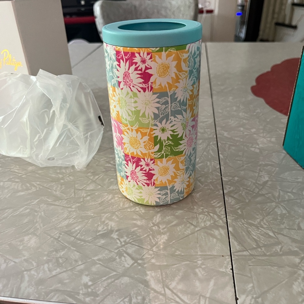 Lilly Pulitzer can cozy